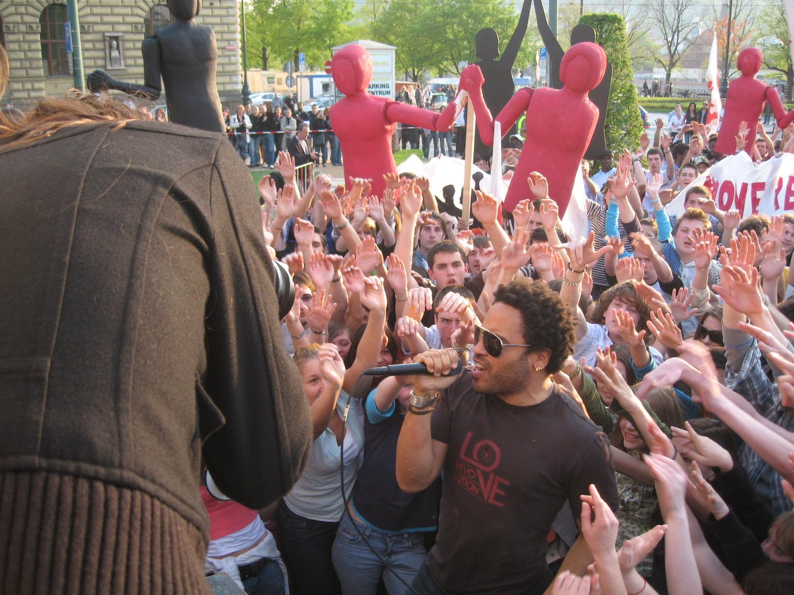 Live performance and crowd, Prague