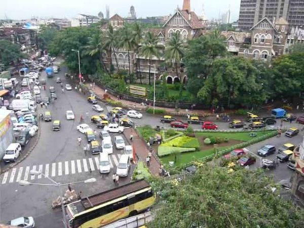 City street intersection, Mumbai architecture, India